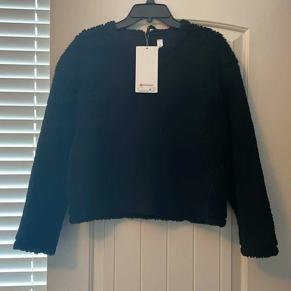 Lululemon NWT size 4 black wool whenever crew. Zip back neck closure.